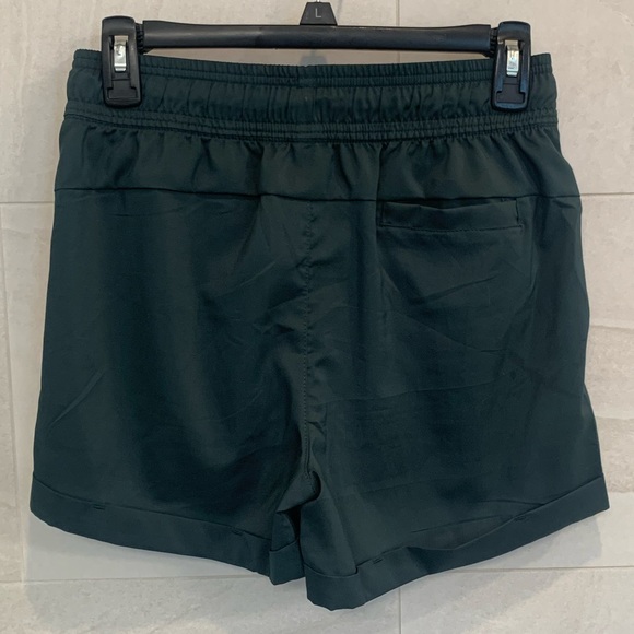 High waisted shorts, elastic waistband with tie, with 3 pockets - Picture 3 of 4